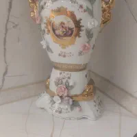 گلدان رومیزی گل برجسته چینی سفید