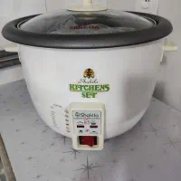 فروش یک عدد چرخ خیاطی ویک عدد پلوپز|سایر لوازم برقی|الیگودرز, |دیوار