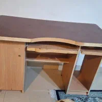 میز کامپیوتر تمیزو سالم