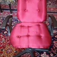 صندلی کارمندی بازسازی شده