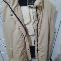 پافرچرم فقط چندبارپوشیده شده همراه یه بلوزبافت نو