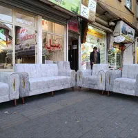 فضای شیک خانه با مبل راحتی با پارچه ی ضدلک و ضخیم