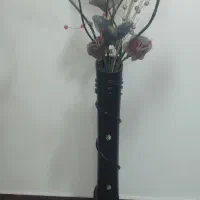 گلدان شیشه‌ای به همراه گل