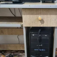 میز کامپیوتر در حد نو محکم و سنگین|میز تحریر و کامپیوتر|اردبیل, |دیوار