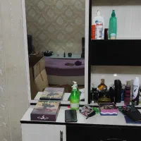 تخت ۱ نفره و میز آرایش|تخت و سرویس خواب|شیراز, شیشه‌گری|دیوار