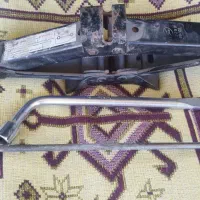 زنجیر چرخ و جک و آچار چرخ