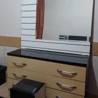 میز آرایشی  و کمد آینه قدی و کمد کشویی لباس