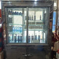 یخچال ویترینی و کالباس بر