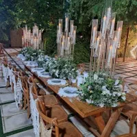 کرایه میز صندلی و بگراند چوبی