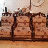 مبل راحتی چوب راش با میز ناهارخوری