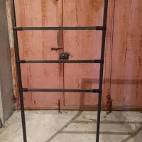 تعدادی وسیله  رگال و نیم تنه