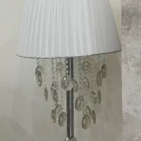 آباژور ایستاده
