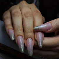 کاشت ناخن حرفه ای با بهترین مواد|خدمات آرایشگری و زیبایی|تهران, فلسطین (میدان انقلاب)|دیوار