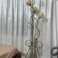 آباژور ایستاده