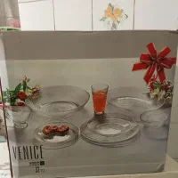 یک دست ظروف بلوری نو۲میلیون