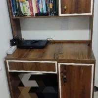 میز تحریر همراه کتابخانه