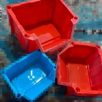 قفسه فلزی و جعبه ابزار