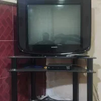 تلویزیون و میز