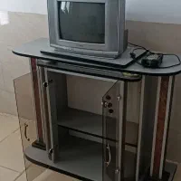میز و تلویزیون