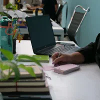 فضای کار اشتراکی کارخانه نوآوری شیراز|اجارهٔ کوتاهمدت دفتر کار و فضای آموزشی|شیراز, آزادگان|دیوار