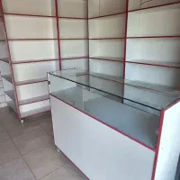 ویترین چوبی در حد نو بدون خط و شکستگی