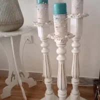 شمعدان چوبی کنار سالنی