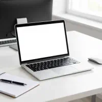 خانم جویای کار اداری و کامپیوتری