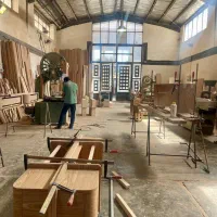 استخدام نیروی کار نجاری و رنگ کاری چوب