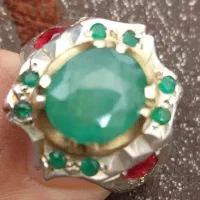 انگشتر زمرد کلمبیا و مرد افغان