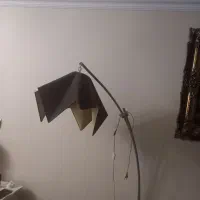 آباژور ایستاده