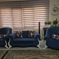 مبلمان کارکرده همراه میز وسط و گل میز