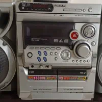 یک دستگاه رادیو ضبط سی دی خور سامسونگ