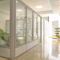 دستیار یا منشی خانم برای پزشک متخصص پوست و مو