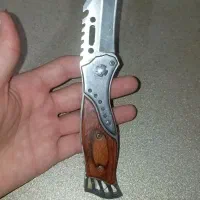 با سلام یک عدد چاقو