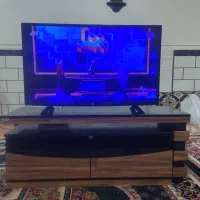 تلویزیون و زیر تلویزیون به فروش می‌رسد
