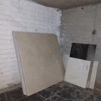 دو عدد سنگ اسلب و ۳عدد سرامیک اسلب یک در یک