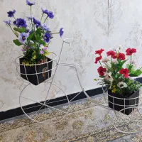 پایه گلدان با گل