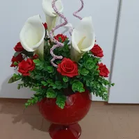 گل مصنوعی و گلدان شیشه ای طرح ترک