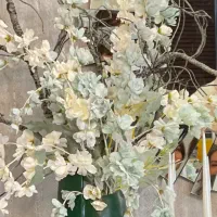 تعدادی گل مصنوعی با کیفیت