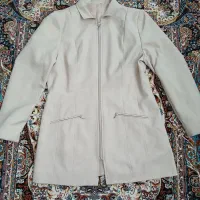 تعدادی لباس کت و بارانی وپالتو