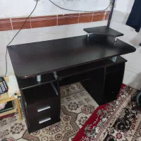 میز کامپیوتر در حدنو بدون هیچگونه خط و خش