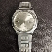 دوعدد ساعت نبضی و باطری خور