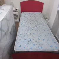 تخت یکنفره سالم.و تشک