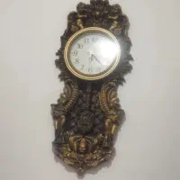 ساعت دیواری در حد نو طلایی