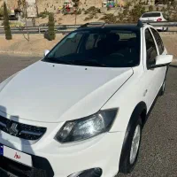 ماشین کوییک R سفید مشکی