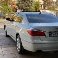 جنسیس سدان بدون رنگ