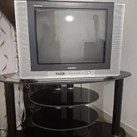 تلویزیون و میز