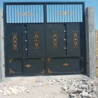 نقاشی ساختمان در پنچره دیوار پذیرفته میشود