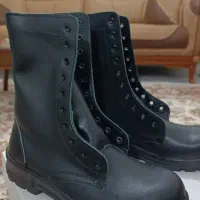 پوتین بهمن ۴۴ کادر|کیف، کفش، کمربند|کبودرآهنگ, |دیوار