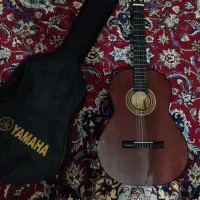 گیتار در حد نو به خریدار واقعی تخفیف داده میشود